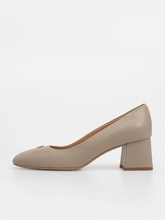 Foto van product Klassieke pumps Aigner zandkleur