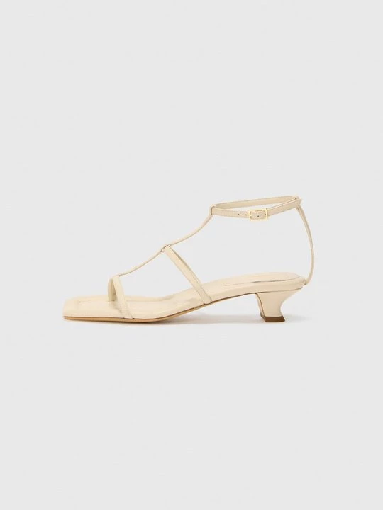 Foto van product Klassieke pumps By Malene Birger zandkleur