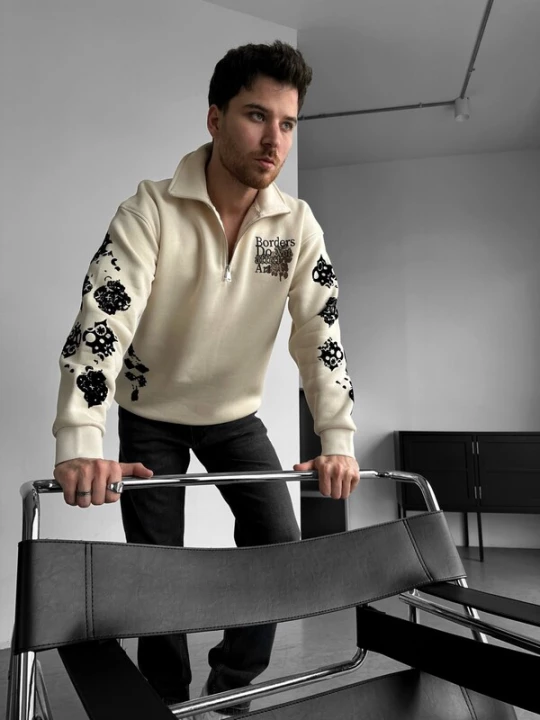 Foto van product Kleidermafia Sweatshirt 'Oversize Half-Zip Graphic Sweatshirt - Beige' beige
