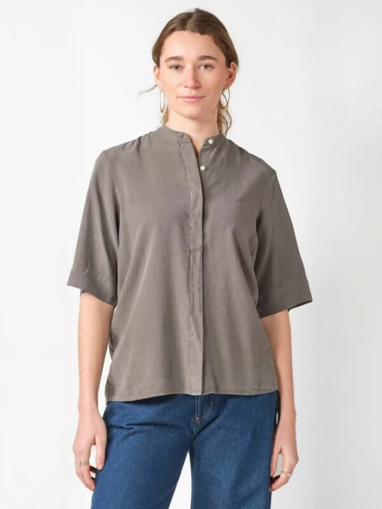 Foto van product Klitmøller Collective Shirt ' Solrun ' taupe
