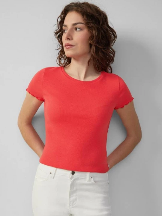 Foto van product kort geribd shirt met ronde hals QS rood