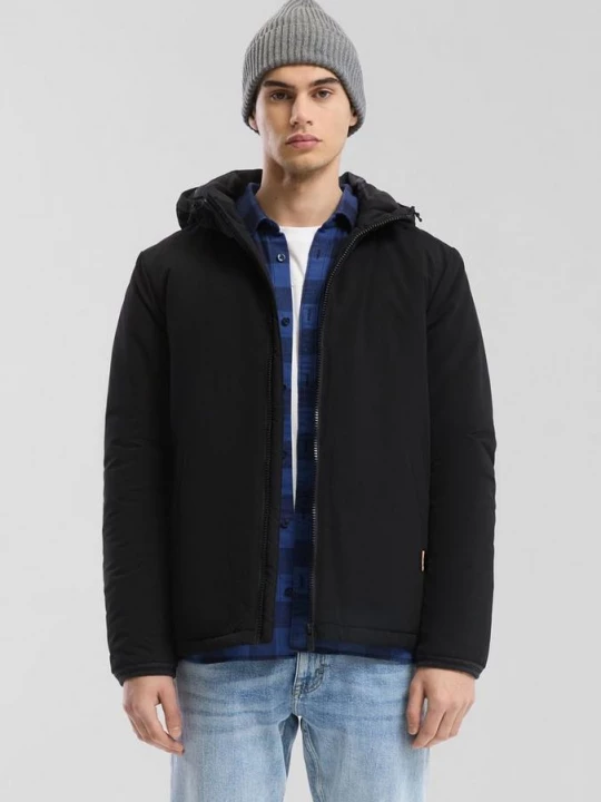 Foto van product Kort outdoorjack met gewatteerde voering QS zwart