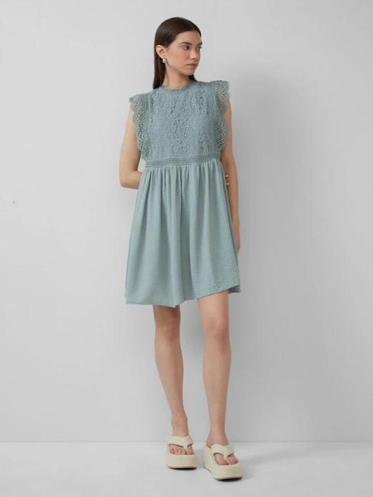 Foto van product Korte jurk met kanten bovenstuk QS groen