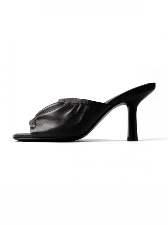 Foto van product L37 HANDMADE SHOES Huisschoenen 'SUNLIGHT BETWEEN OUR HANDS' zwart