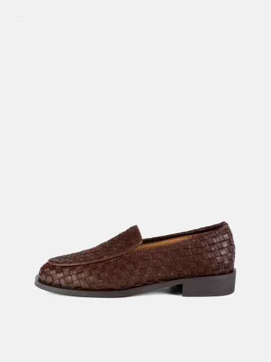 Foto van product L37 HANDMADE SHOES Instappers 'PURE CLASSIC' bruin