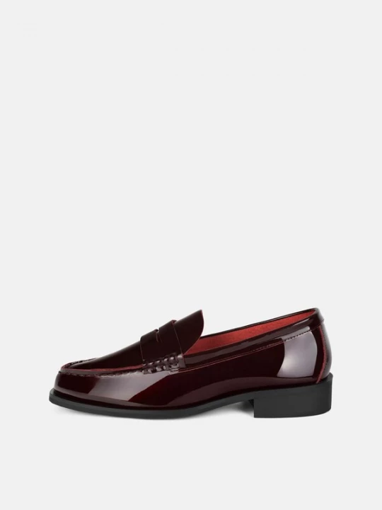 Foto van product L37 HANDMADE SHOES Instappers 'TO MAKE IT EASIER' bourgogne