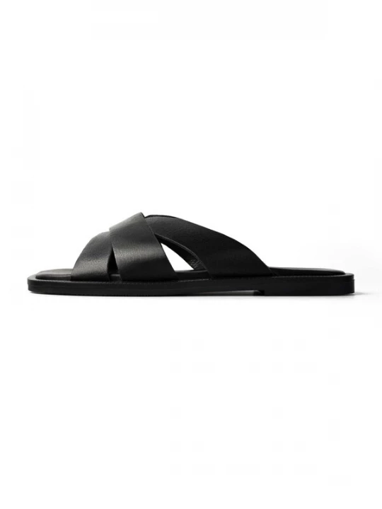Foto van product L37 HANDMADE SHOES Instappers 'UNDER THE LIGHTS' zwart