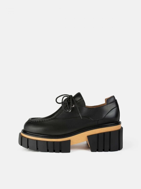 Foto van product L37 HANDMADE SHOES Veterschoen 'MY OWN STRENGTH' zwart