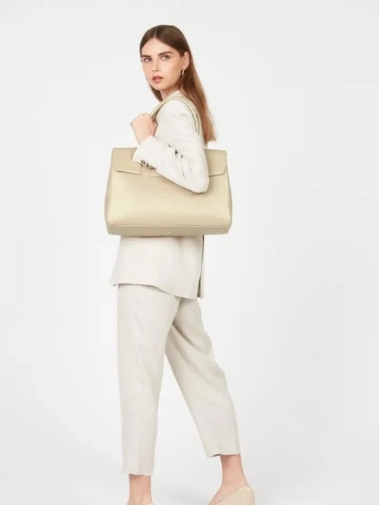 Foto van product LANCASTER Paris Shopper 'Lancaster Cabas Foulonné Milano XL Champagne' goud