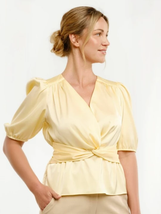 Foto van product Liberte Essentiel Shirt ' TIKI SS ' geel