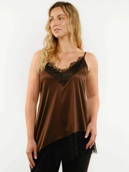 Foto van product Liberte Essentiel Top ' LOLA ASYMTERIC ' bruin