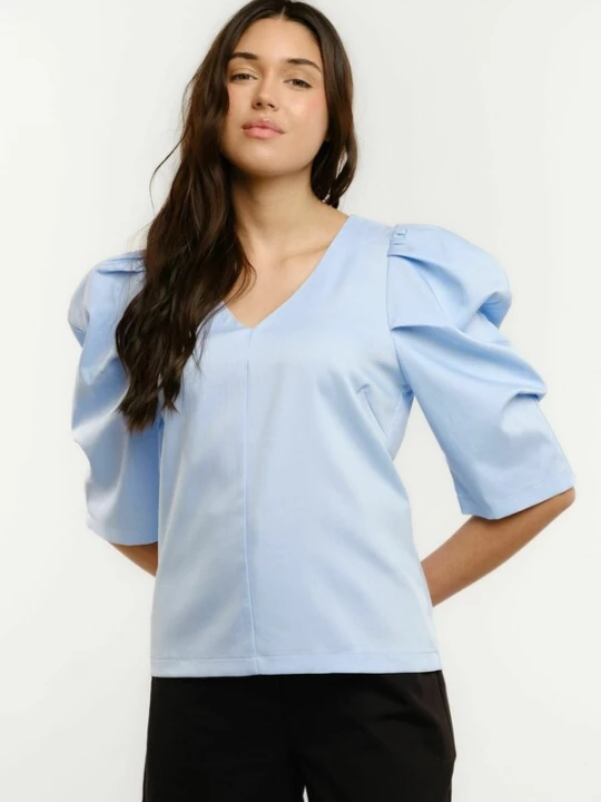 Foto van product Liberte Essentiel Top ' WINNIE ' lichtblauw