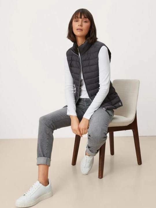 Foto van product Lichte bodywarmer met stiknaden en opstaande kraag s.Oliver zwart