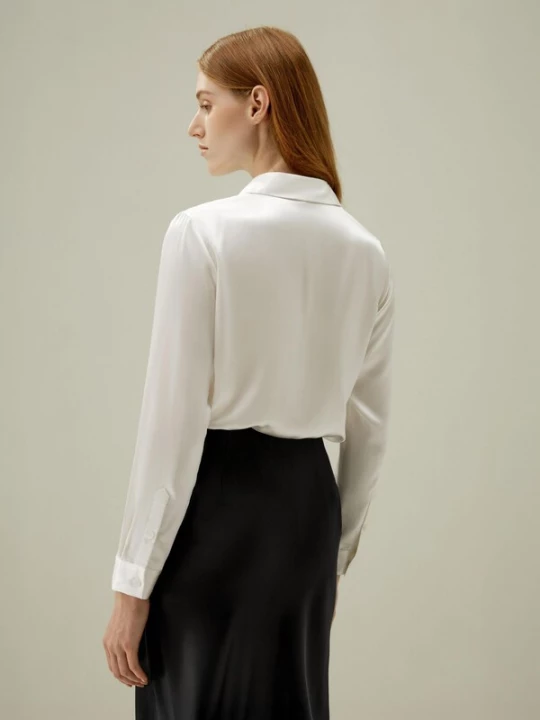 Foto van product Lilysilk Blouse 'Basic Seidenhemd mit verdeckter Knopfleiste' wit