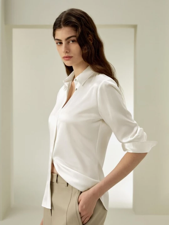 Foto van product Lilysilk Blouse 'Satiniertes Seide Hemd' wit