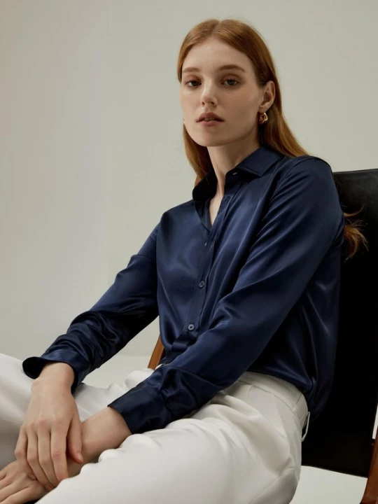 Foto van product Lilysilk Blouse 'Seidenhemd in regulärer Passform' blauw