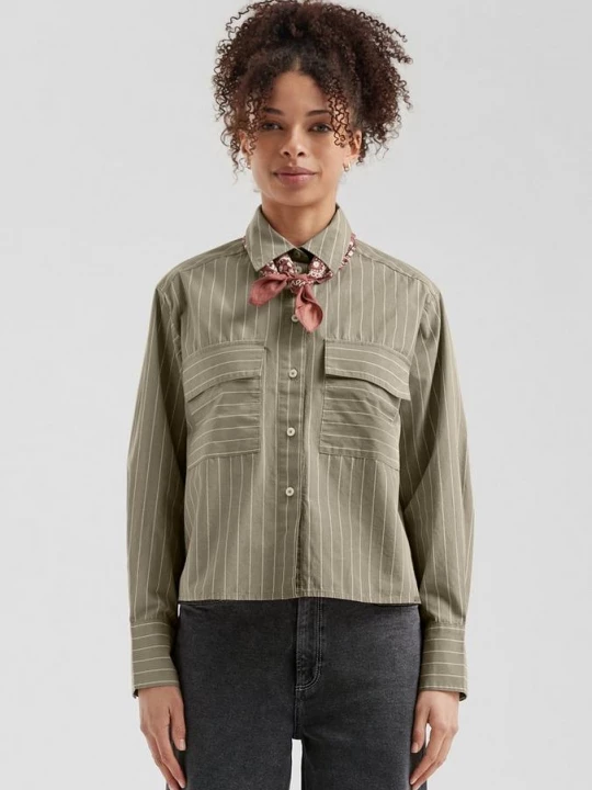 Foto van product Losvallende blouse in cropped model QS olijfgroen