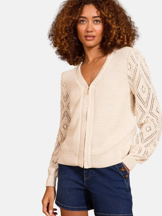 Foto van product love & roses Gebreid vest wolwit