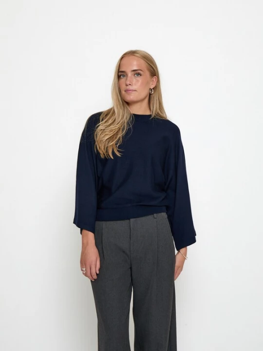 Foto van product minus Top 'Tess' donkerblauw
