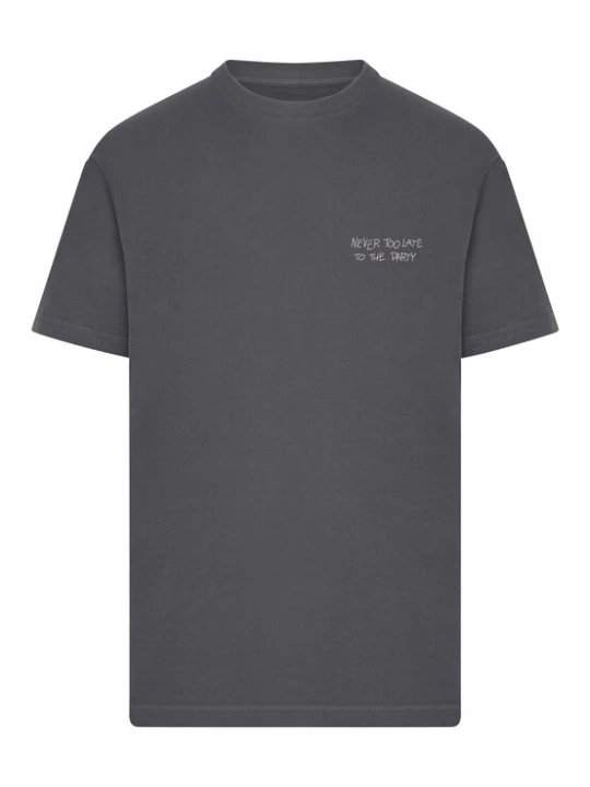 Foto van product Mister Tee Shirt 'Never Too Late To The Party' donkergrijs / wit