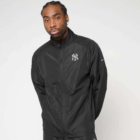 Foto van product MLB Core Plus Woven Trck Top New York Yankees New Era zwart