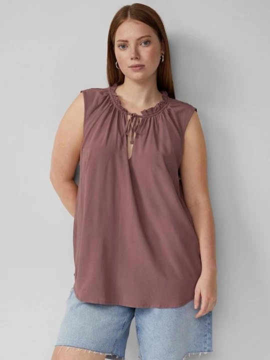 Foto van product Mouwloze blouse met ruches aan de kraag QS