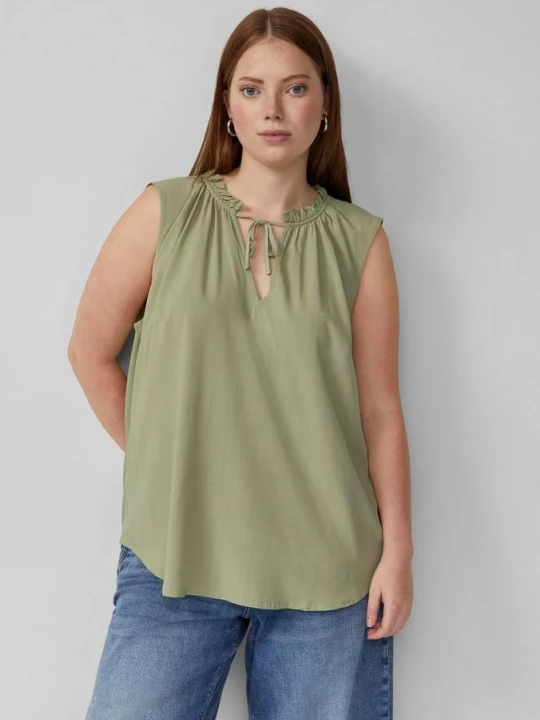 Foto van product Mouwloze blouse met ruches aan de kraag QS groen