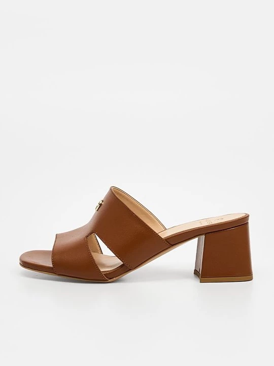Foto van product Muiltjes met hak Aigner cognac