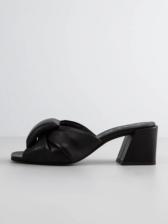 Foto van product Muiltjes met hak Furla zwart