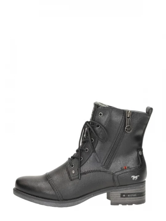 Foto van product MUSTANG Veterschoen 'Veterschoenen Hoog' zwart