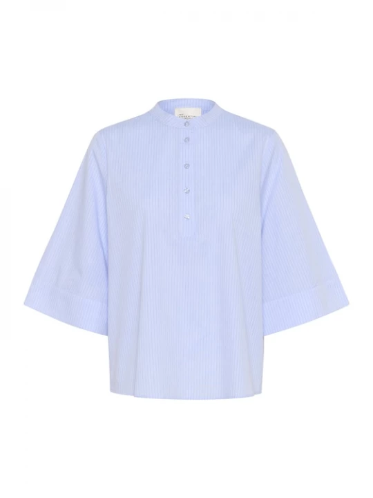 Foto van product My Essential Wardrobe Blouse 'Bella' lichtblauw