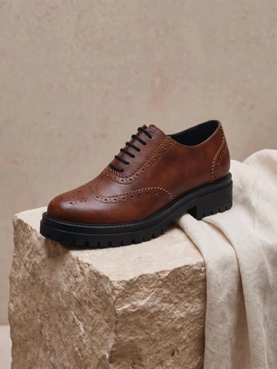Foto van product nae Vegan Shoes Veterschoen 'GRACE' bruin