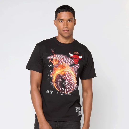 Foto van product NBA Chicago Bulls HWC Blaze Graphic Tee Mitchell & Ness zwart