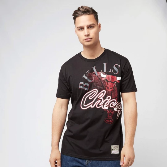 Foto van product NBA Maxed Out Tee Chicago Bulls Mitchell & Ness zwart