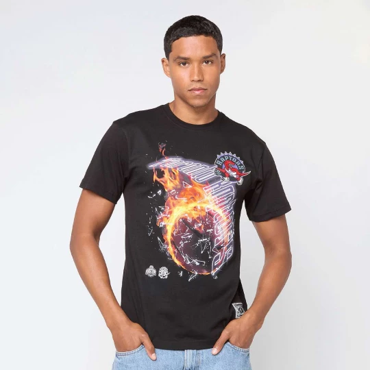 Foto van product NBA Toronto Raptors HWC Blaze Graphic Tee Mitchell & Ness zwart