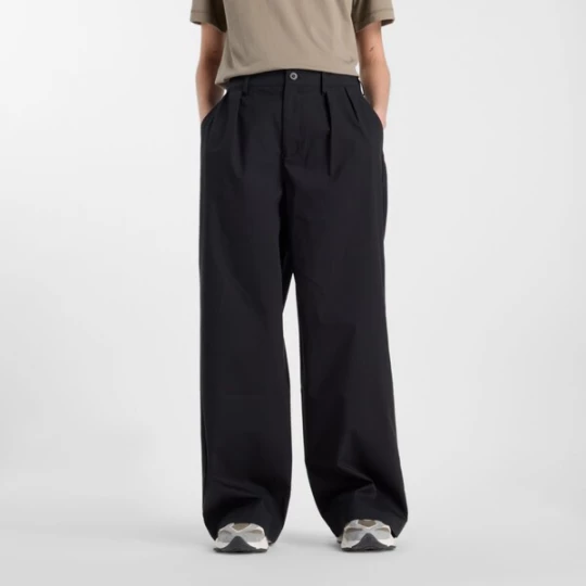 Foto van product new balance Bandplooibroek 'Boylston' zwart