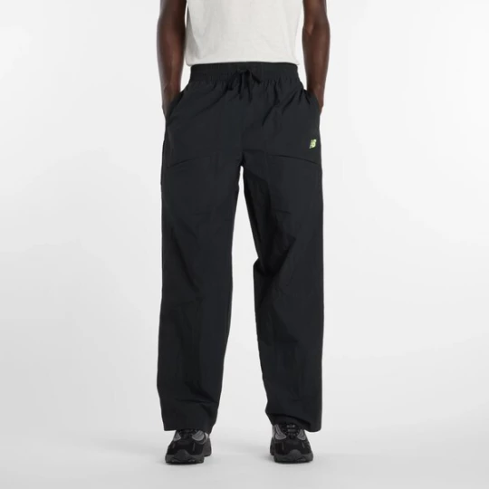 Foto van product new balance Broek 'Castlefield Woven Pant' lichtgroen / zwart