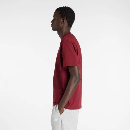 Foto van product new balance Shirt 'Athletics' donkerrood