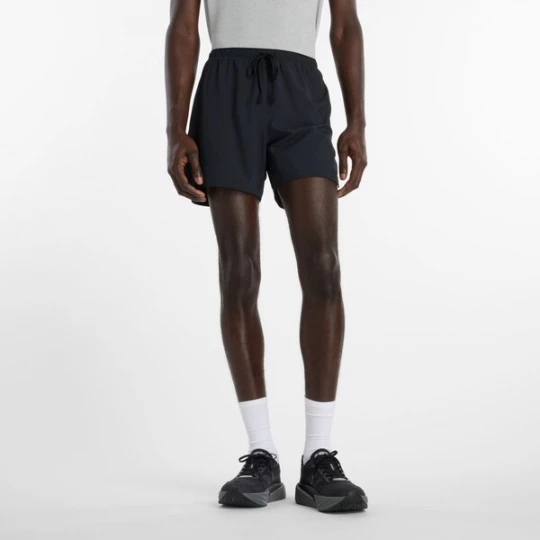 Foto van product new balance Sportbroek 'RC Essential Short 5"' zwart