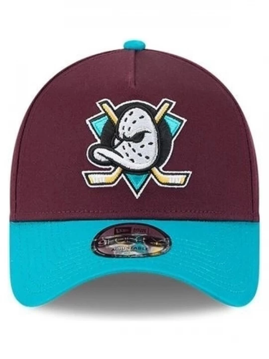 Foto van product NEW ERA Pet 'Gorra new era granate ducks 940af retro ducks anaduc otc' merlot