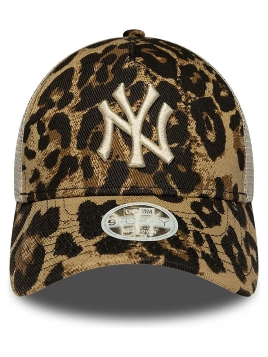 Foto van product NEW ERA Pet 'Gorra new era marron yankees wmns leopard 940mc af trucker cap' bruin