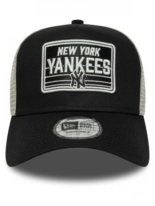 Foto van product NEW ERA Pet 'Gorra new era negra yankees mlb patch trucker cap' zwart