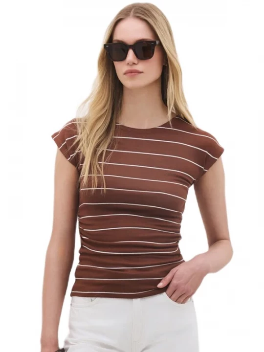 Foto van product No Matter What Shirt chocoladebruin / wit