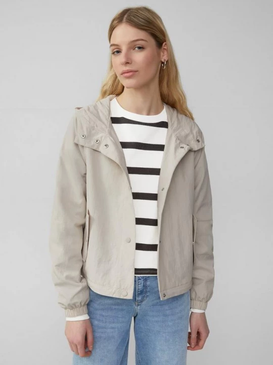 Foto van product Nylon jack met capuchon en verstelbare zoom QS crème