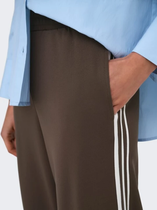 Foto van product ONLY Broek 'Cayla' bruin
