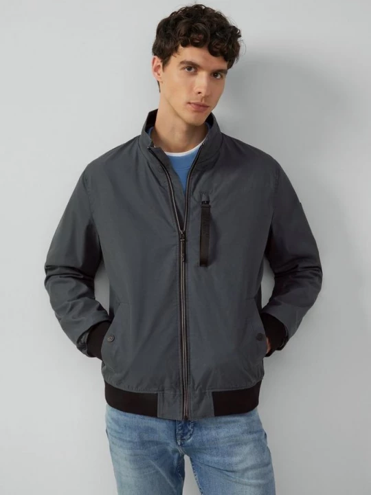 Foto van product Outdoorjack met opstaande kraag en contrasterende details s.Oliver grijs