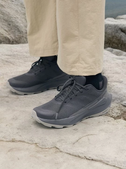 Foto van product Outdoorschoenen Salomon donkergrijs