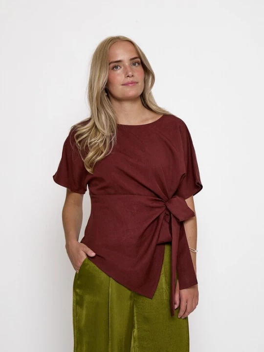 Foto van product Peppercorn Top 'Rebecca' rood