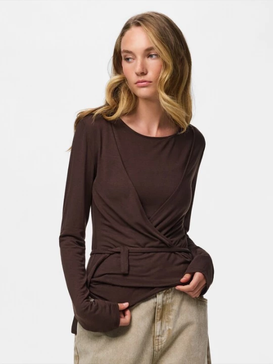 Foto van product PIECES Shirt 'PCJULIANE ROYA' donkerbruin