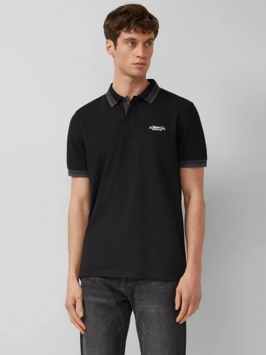 Foto van product Piqué poloshirt met contrasterende details s.Oliver zwart